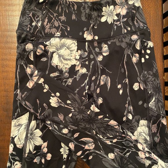 Victoria's Secret floral pattern athletic leggings with pockets - Picture 3 of 6